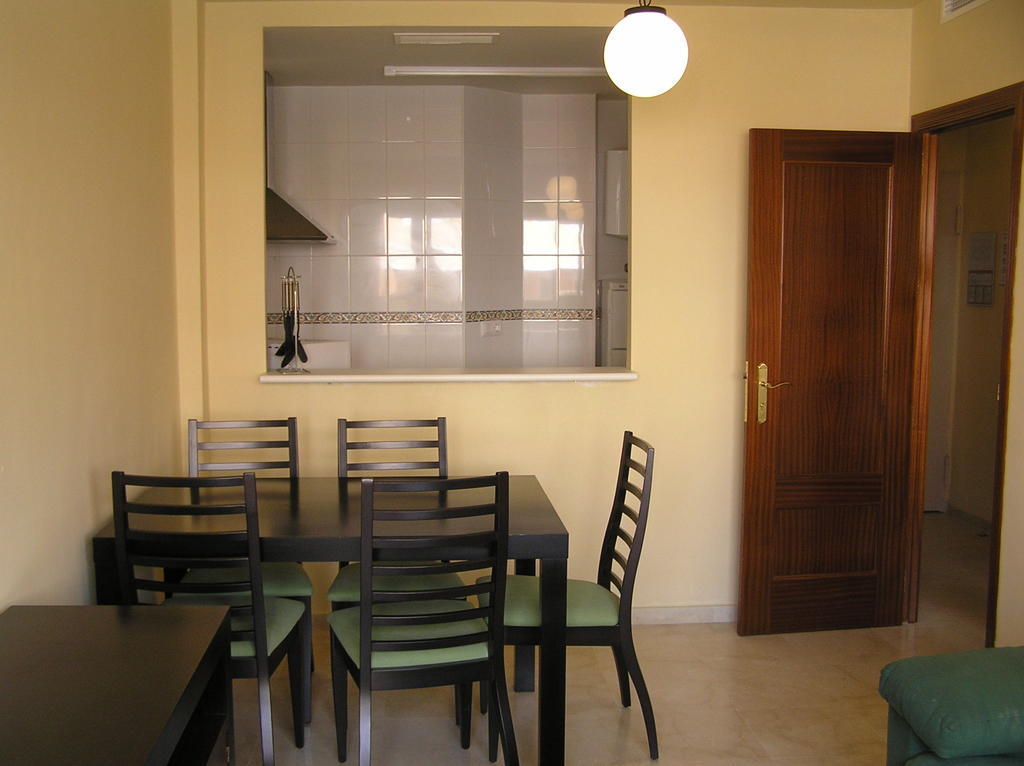 Apartamentos Turísticos los Girasoles Espartinas Habitación foto