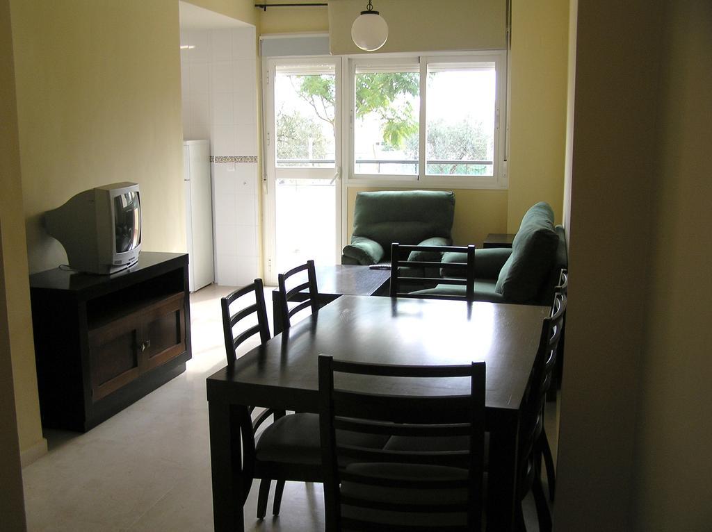 Apartamentos Turísticos los Girasoles Espartinas Habitación foto